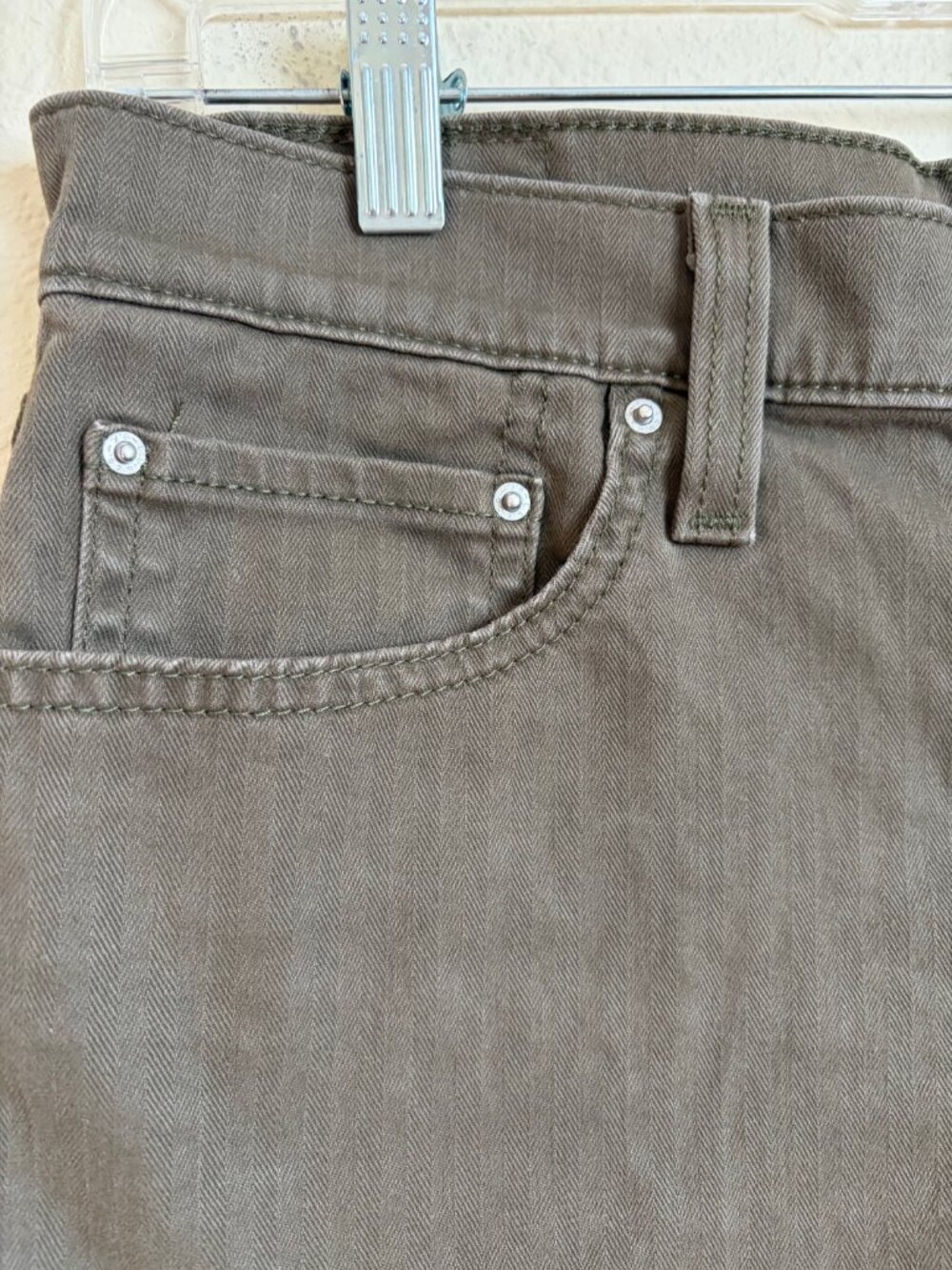 Levi’s Mid-Length Shorts – Olive Green – Women’s Size 30 - Picture 5 of 8